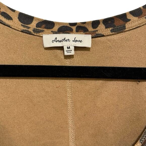 Another love shirt PHOENIX SUEDE V-NECK POCKET TEE SAVANNAH Medium animal print - Picture 4 of 6